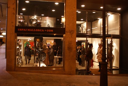 Amegra is a Spanish painter, artist and sculptor from Mallorca